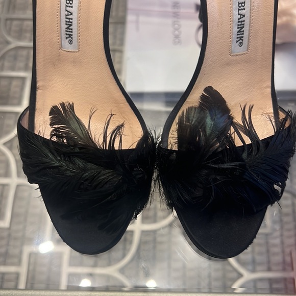 MANOLO BLAHNIK CATALINA BLACK SATIN FEATHER HEELS SHOES size 38 - Picture 8 of 8